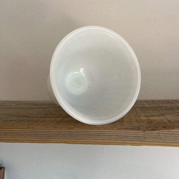Milk glass Pedestal planter - Picture 2 of 4